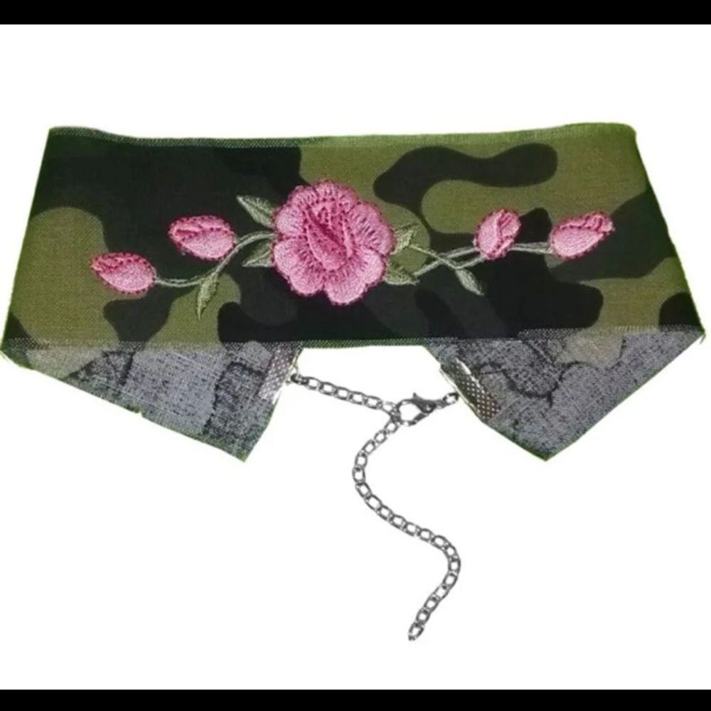 Rose Camo Choker